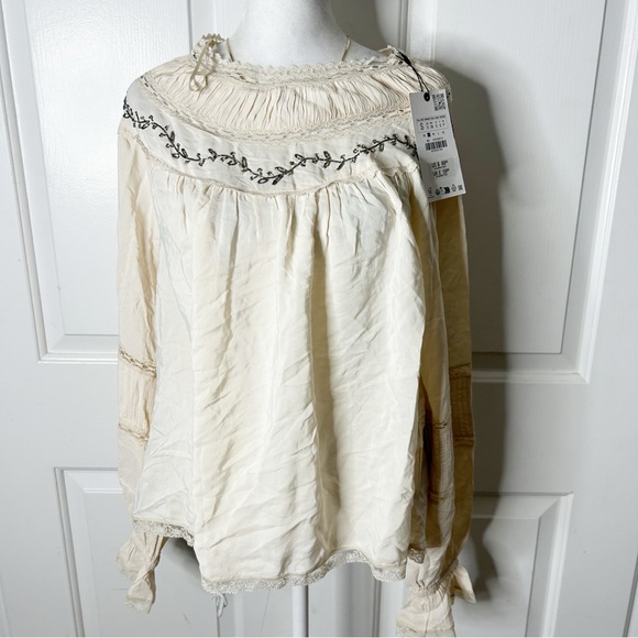 NWT Zara cream beaded lace blouse (size small) - Picture 3 of 8